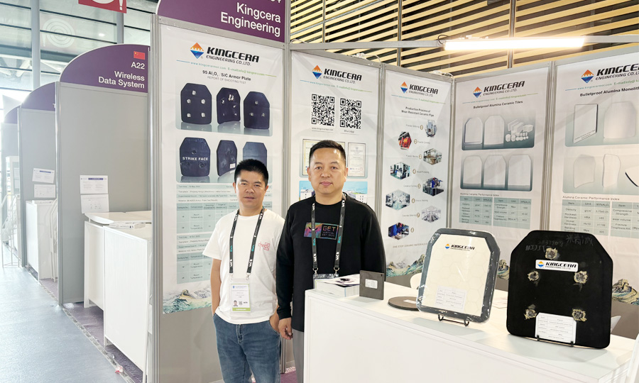 湖南yp街机携最新防弹产品亮相法国欧洲国际防务展