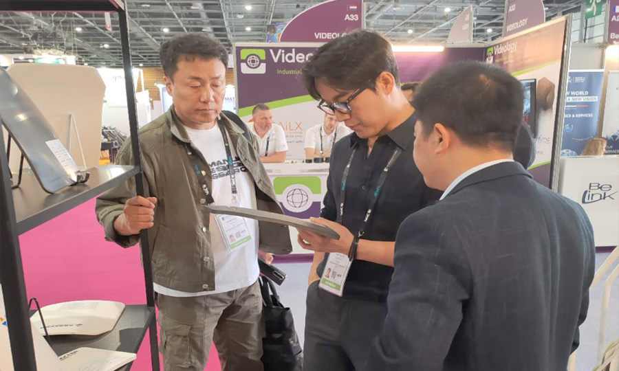 湖南yp街机携最新防弹产品亮相法国欧洲国际防务展